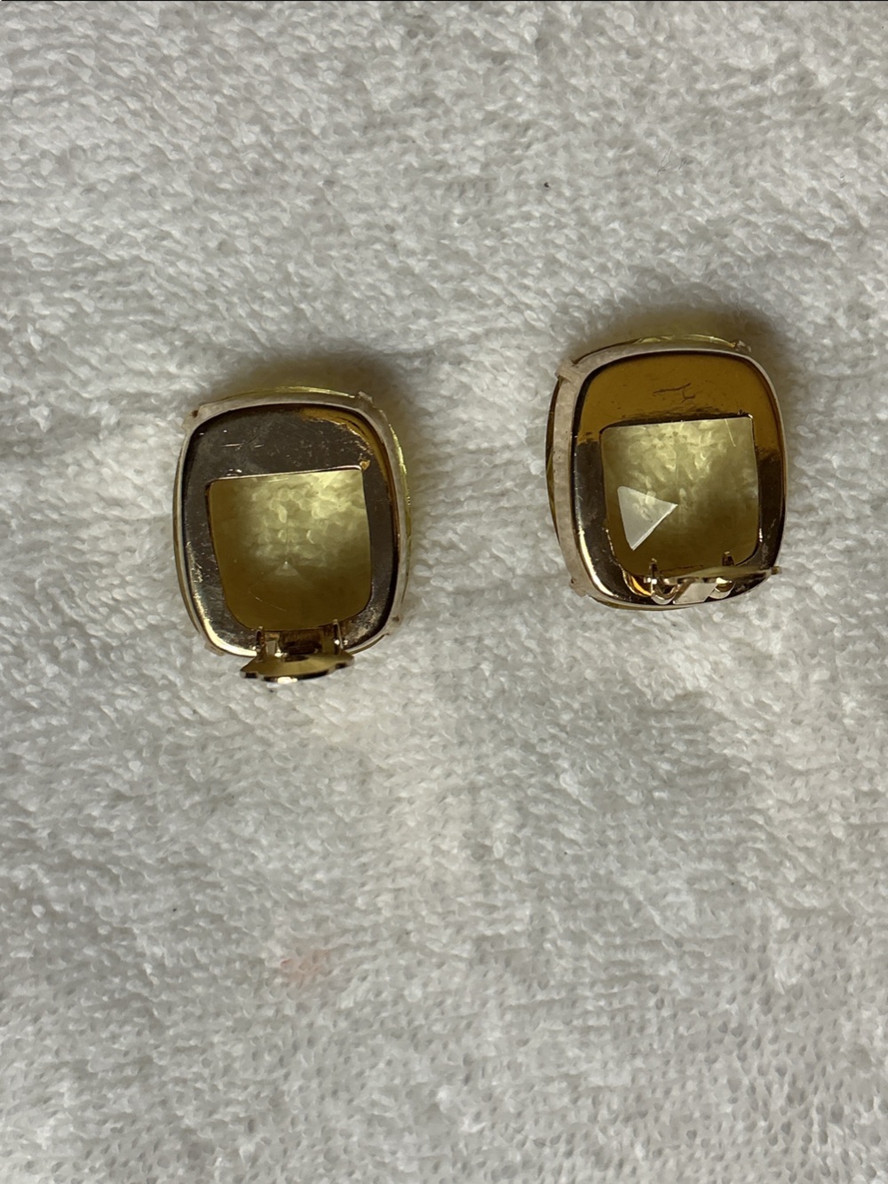 Vintage Yellow Cushion-Cut Glass Clip-on Earrings - Picture 3 of 6